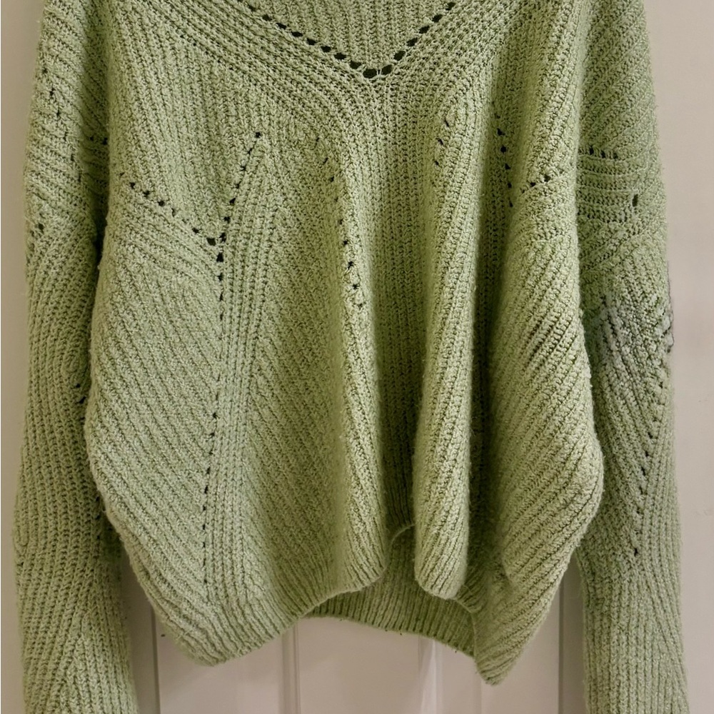 Green Crew Neck Sweater with Geometric Knit Pattern